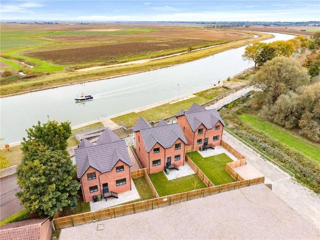 4 bedroom detached house to rent