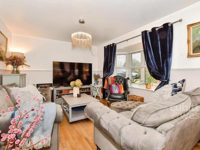 4 bedroom detached house to rent