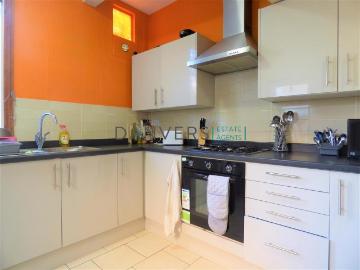 4 bedroom detached house to rent