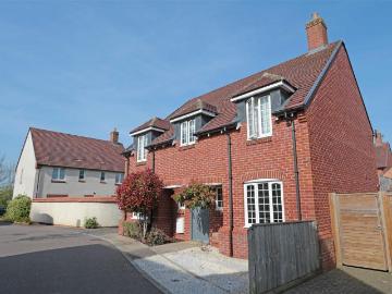 4 bedroom detached house to rent