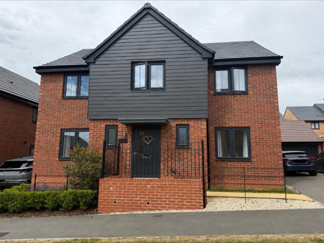 4 bedroom detached house to rent