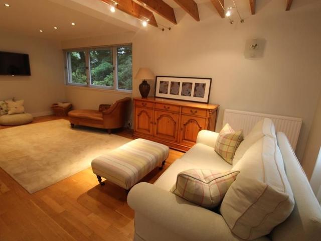 4 bedroom detached house to rent