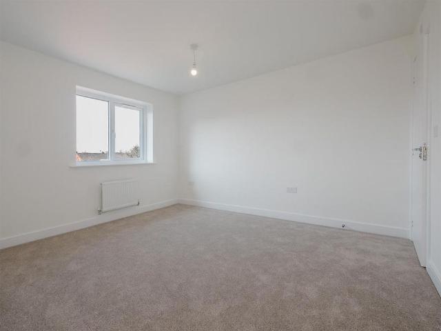 4 bedroom detached house to rent