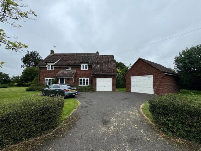 4 bedroom detached house to rent