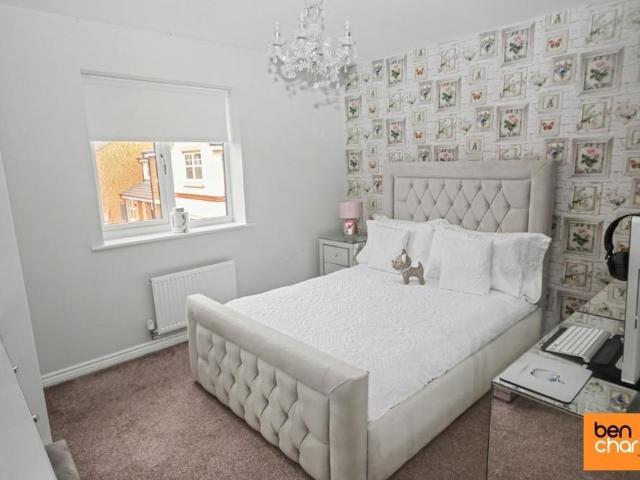 4 bedroom detached house to rent