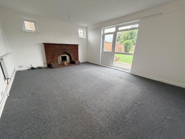 4 bedroom detached house to rent