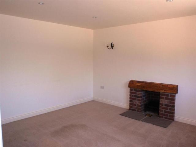 4 bedroom detached house to rent