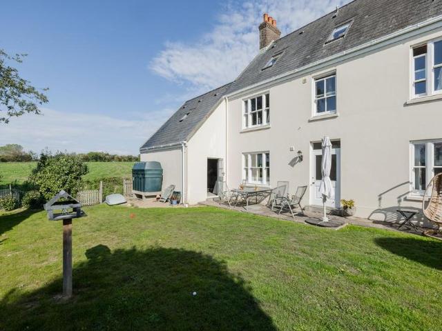 4 bedroom detached house to rent