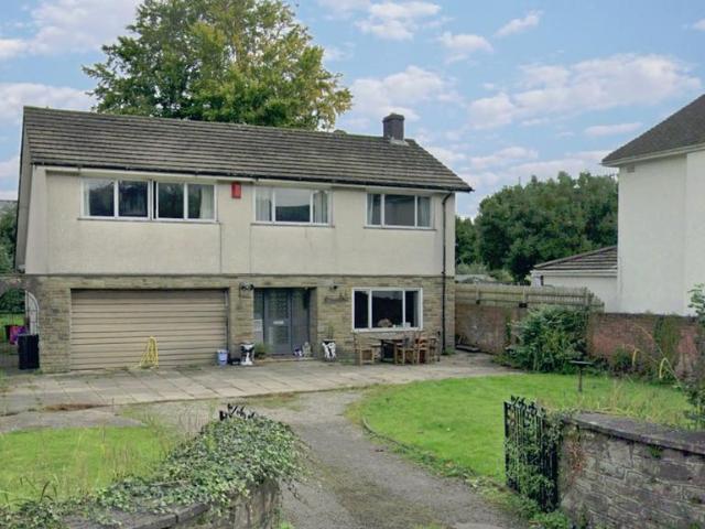 4 bedroom detached house to rent