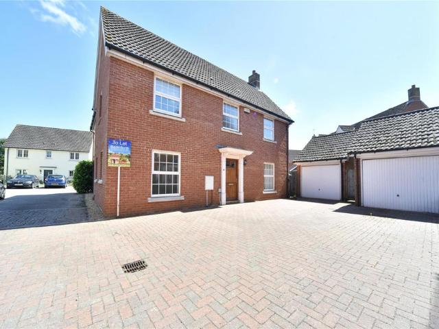 4 bedroom detached house to rent
