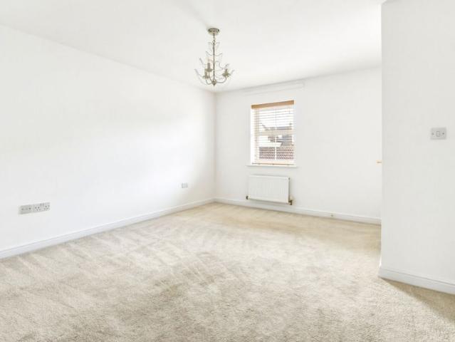 4 Bedroom Detached House To Rent