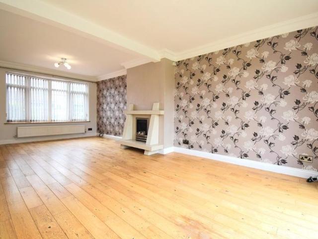 4 bedroom detached house to rent