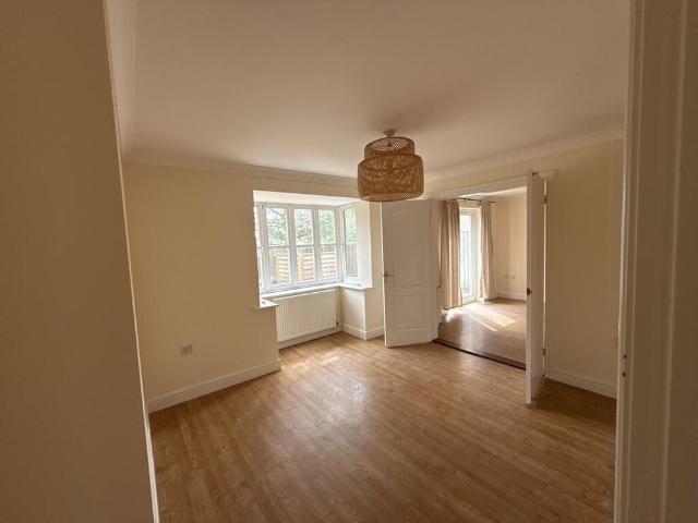 4 bedroom detached house to rent