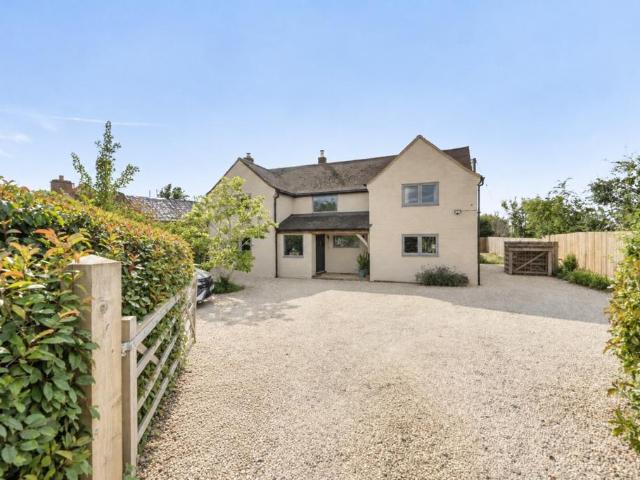 4 bedroom detached house to rent