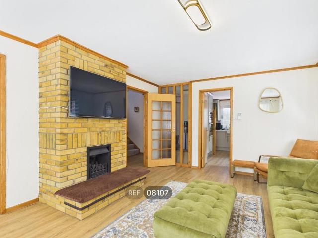 4 bedroom detached house to rent