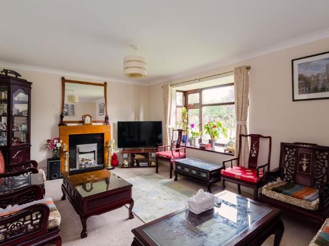 4 bedroom detached house to rent