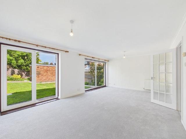 4 bedroom detached house to rent