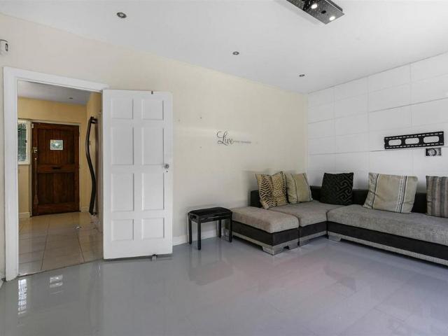 4 bedroom detached house to rent