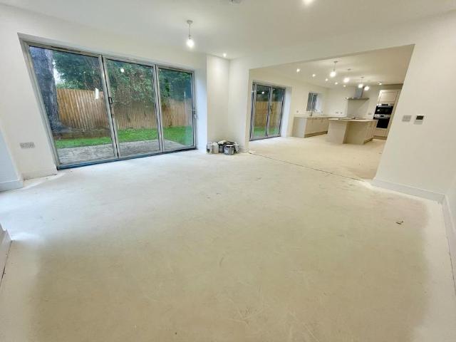 4 bedroom detached house to rent