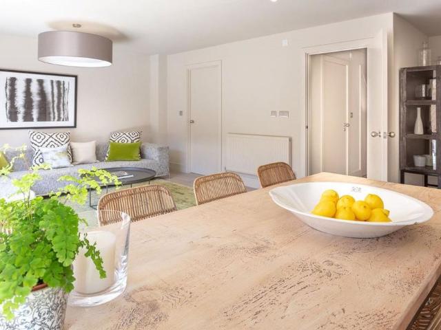 4 bedroom detached house to rent
