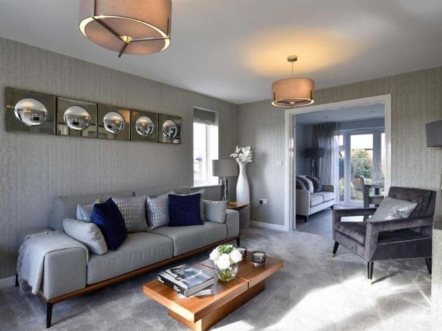 4 bedroom detached house to rent