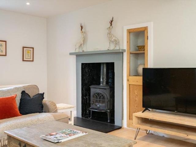 4 bedroom detached house to rent