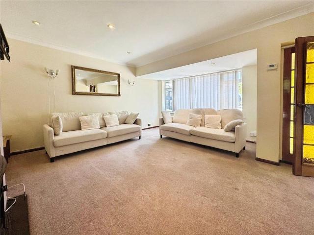 4 bedroom detached house to rent