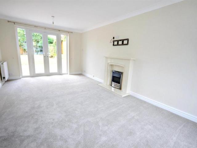 4 bedroom detached house to rent