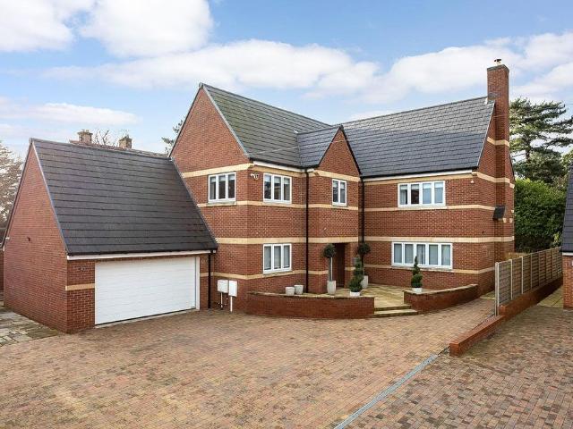 4 bedroom detached house to rent