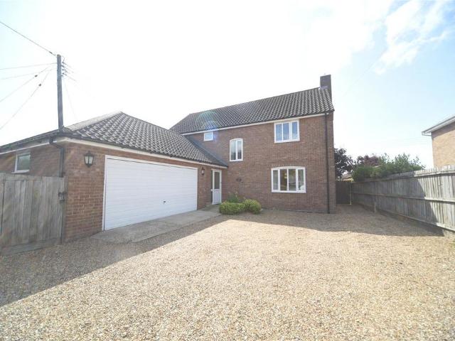 4 bedroom detached house to rent