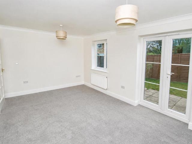 4 bedroom detached house to rent