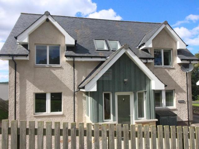 4 bedroom detached house to rent