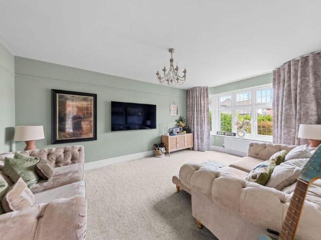 4 bedroom detached house to rent