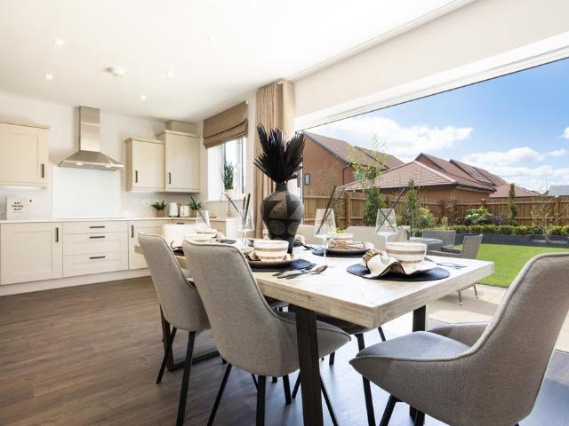 4 bedroom detached house to rent