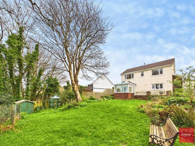 4 bedroom detached house to rent