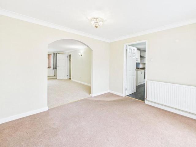 4 bedroom detached house to rent