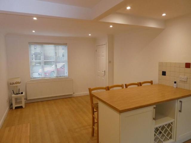 4 bedroom detached house to rent
