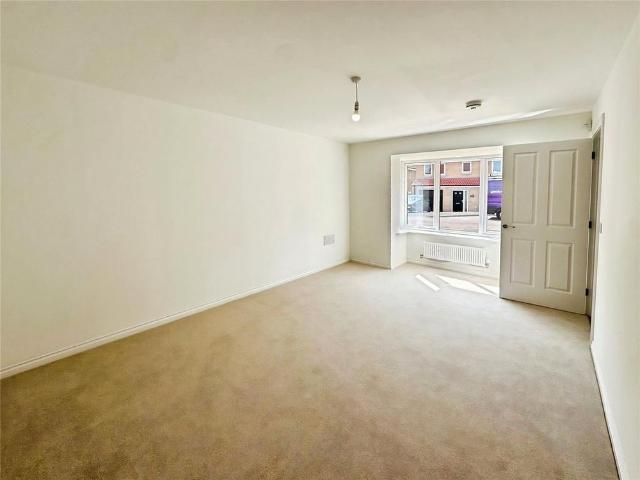 4 bedroom detached house to rent