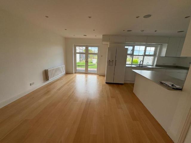 4 bedroom detached house to rent