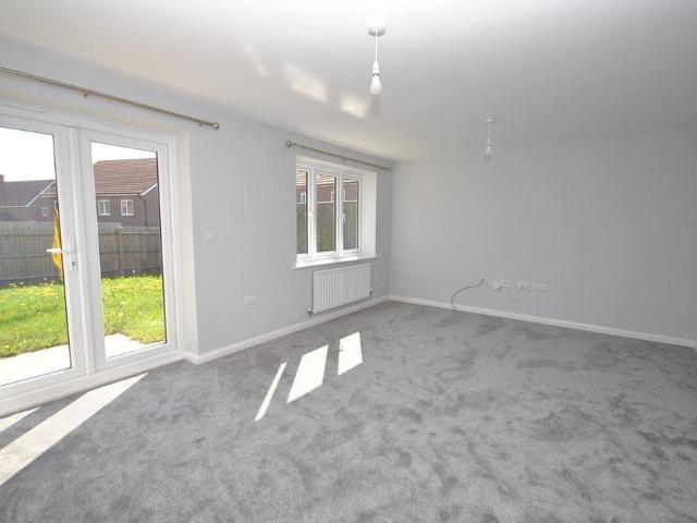 4 bedroom detached house to rent