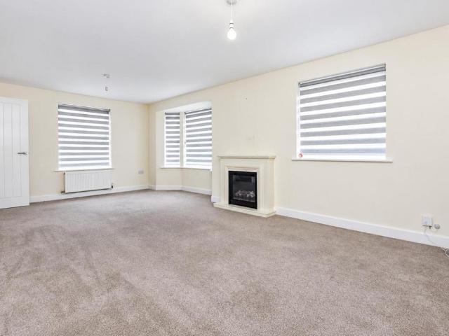 4 bedroom detached house to rent