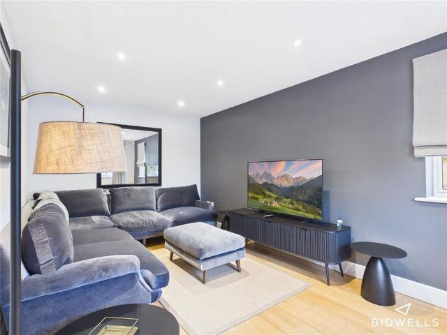 4 bedroom detached house to rent