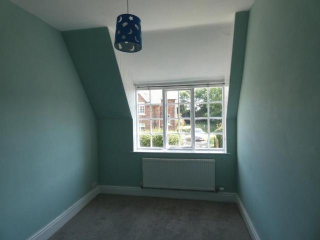4 bedroom detached house to rent