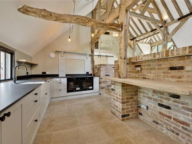 4 bedroom detached house to rent
