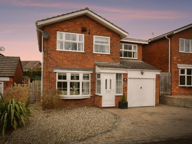 4 bedroom detached house to rent