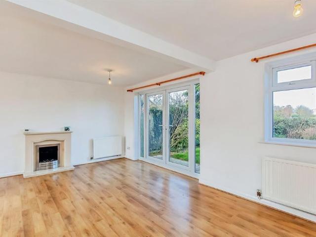 4 bedroom detached house to rent