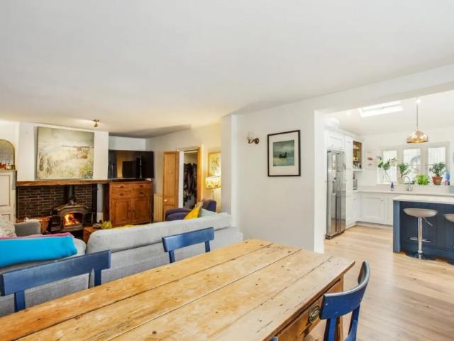 4 bedroom detached house to rent