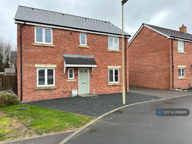 4 bedroom detached house to rent
