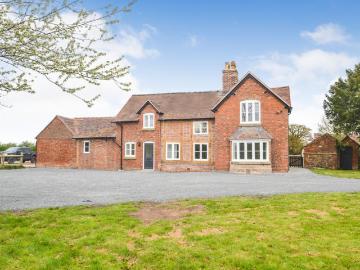 4 bedroom detached house to rent