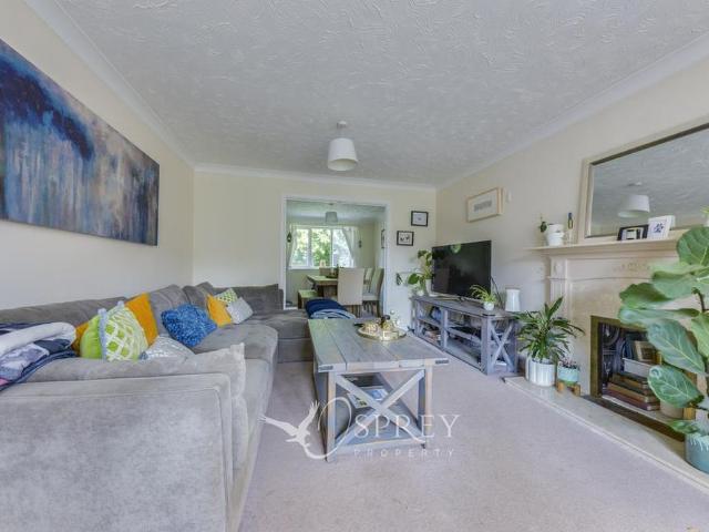 4 bedroom detached house to rent